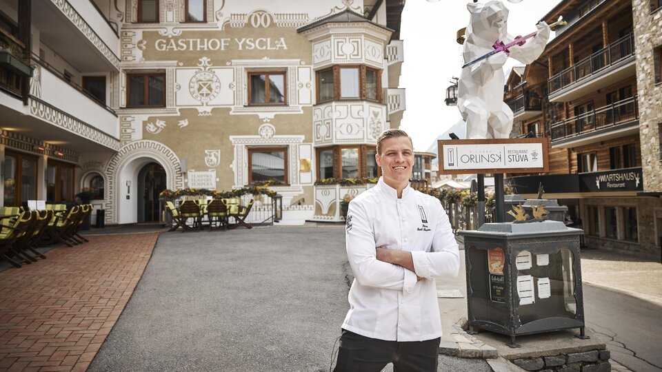 Stueva_01_c_HELGE-KIRCHBERGER-Photography_Red-Bill